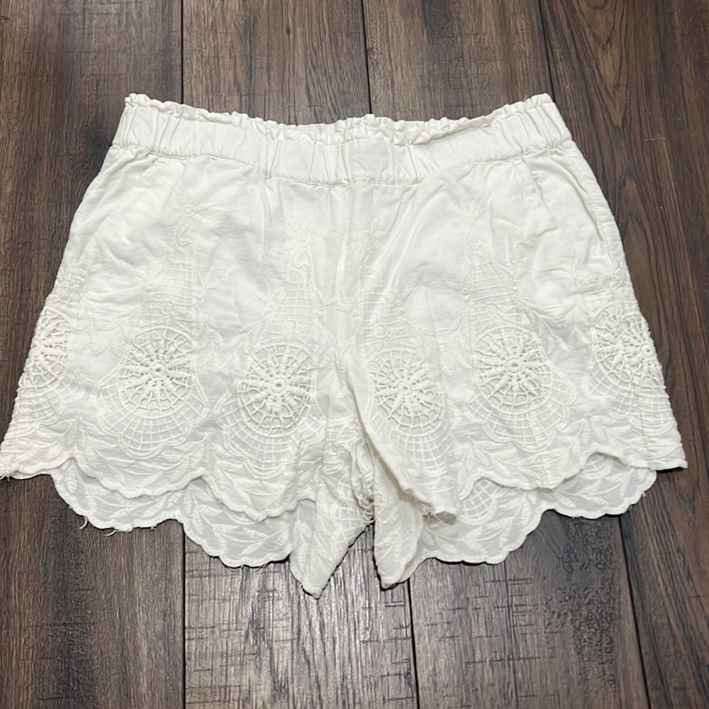 LOFT white embroidered shorts lined size XS